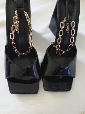 Public Desire Wide Fit Maisie flared heel sandals, Gold Chain Ankle Strap Size 9